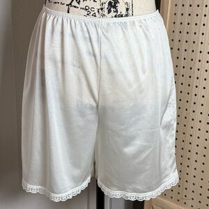Vintage Leggs White Nylon Slip Shorts Lace Trim Lingerie Large Antron III Retro